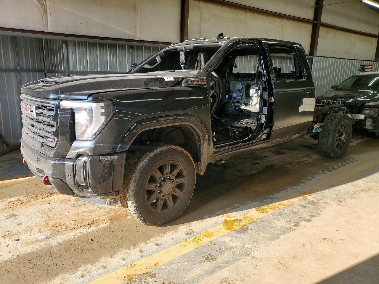Photo of the 2025 GMC SIERRA K2500 AT4