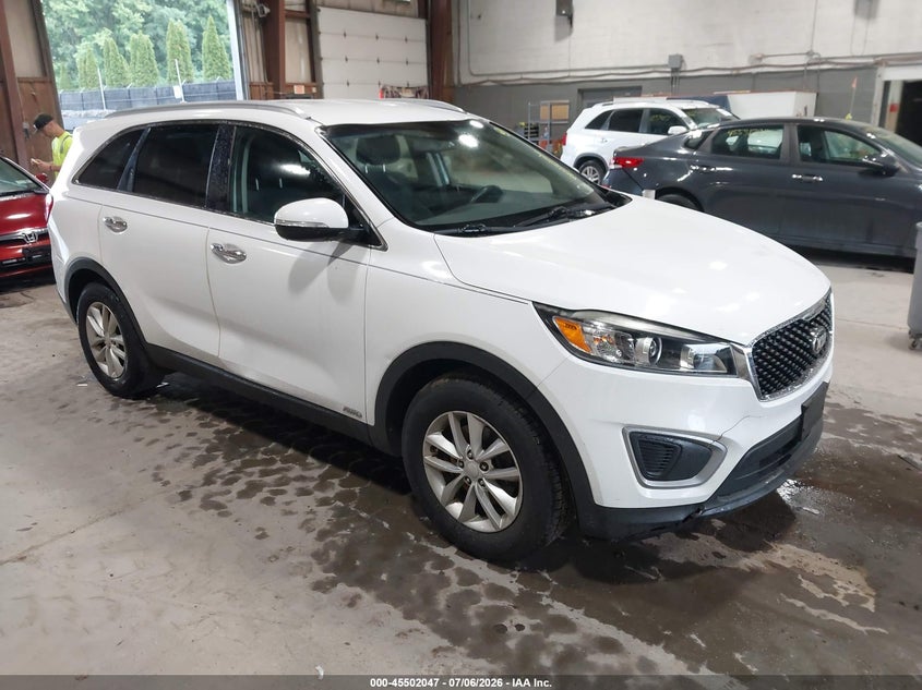 Photo of the 2016 KIA SORENTO 2.4L LX