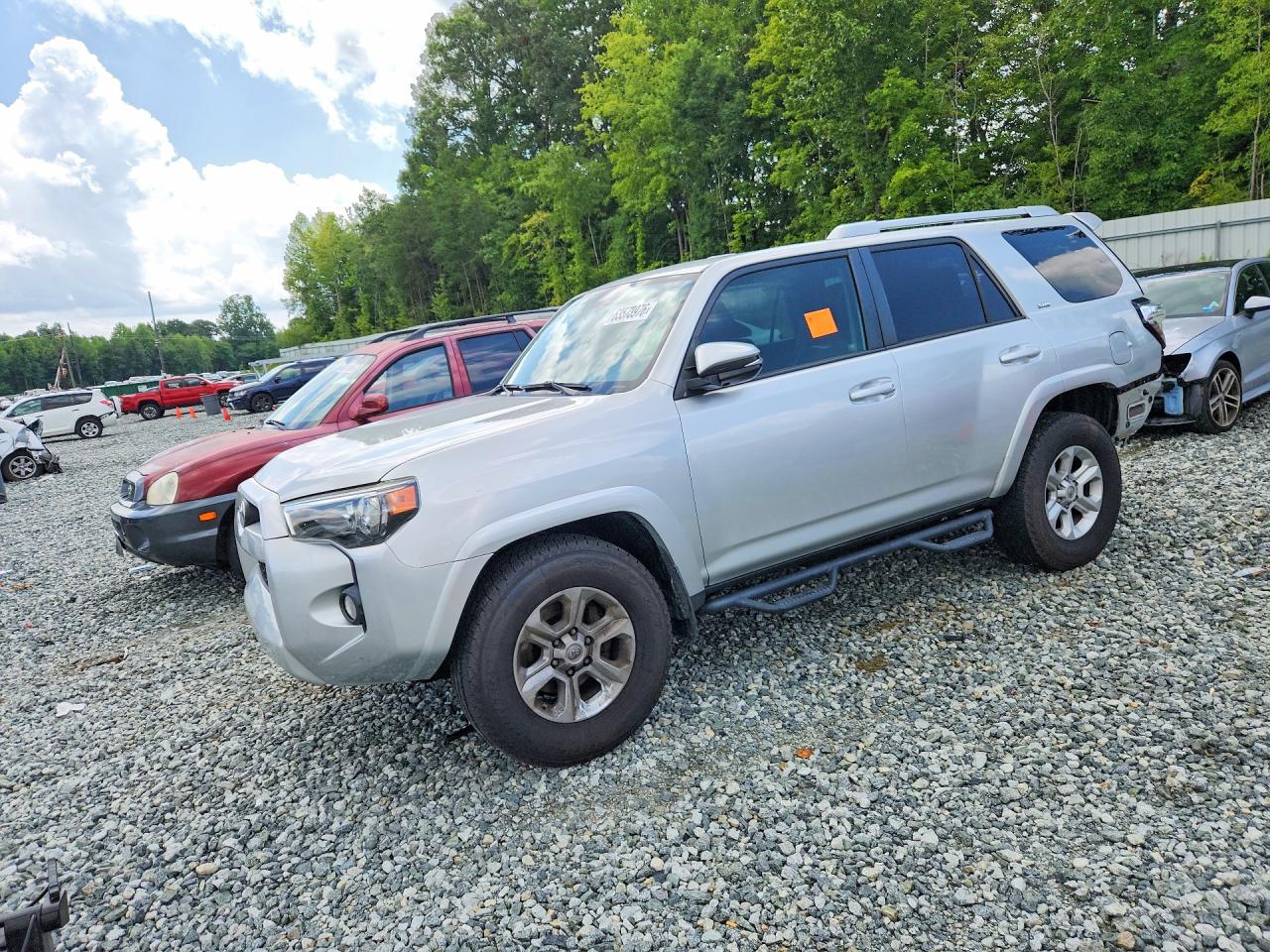 Photo of the 2017 TOYOTA 4RUNNER SR5 PREMIUM