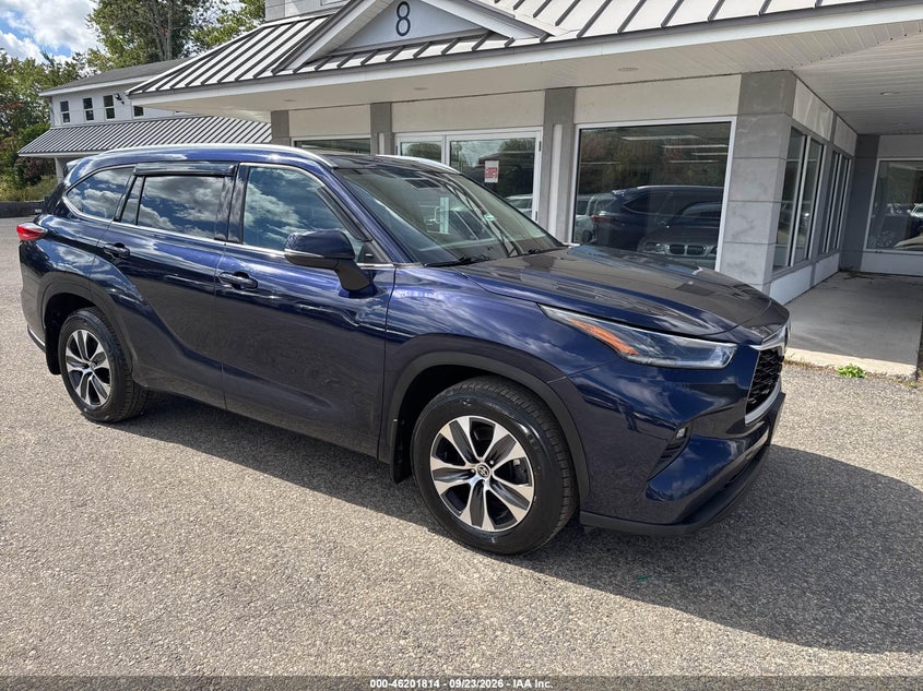 Photo of the 2021 TOYOTA HIGHLANDER XLE