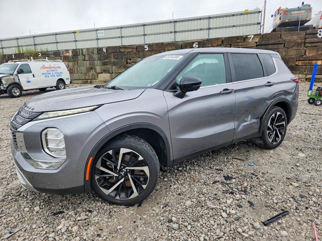 Photo of the 2022 MITSUBISHI OUTLANDER SE