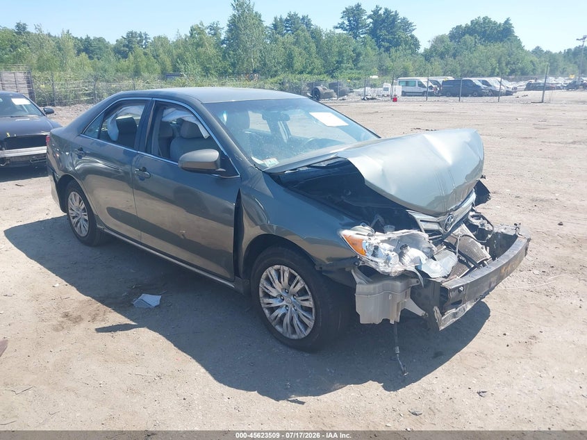 Photo of the 2014 TOYOTA CAMRY LE