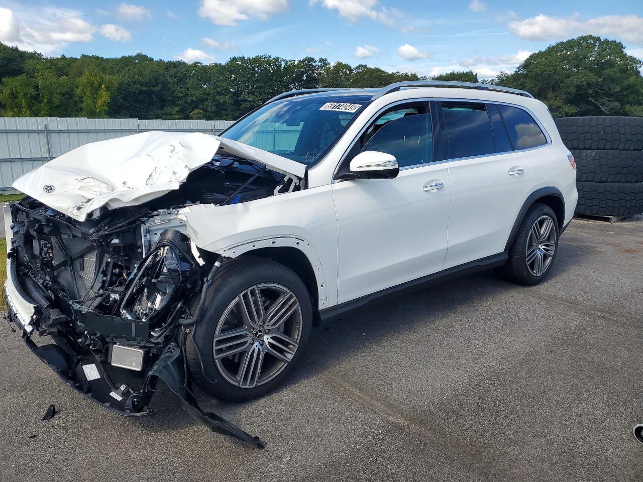Photo of the 2026 MERCEDES-BENZ GLS 450 4MATIC