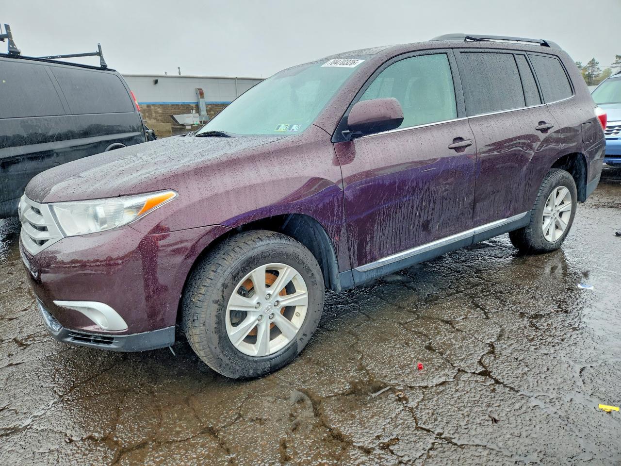 Photo of the 2011 TOYOTA HIGHLANDER SE