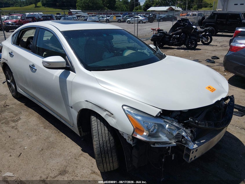 Photo of the 2015 NISSAN ALTIMA 2.5 SV