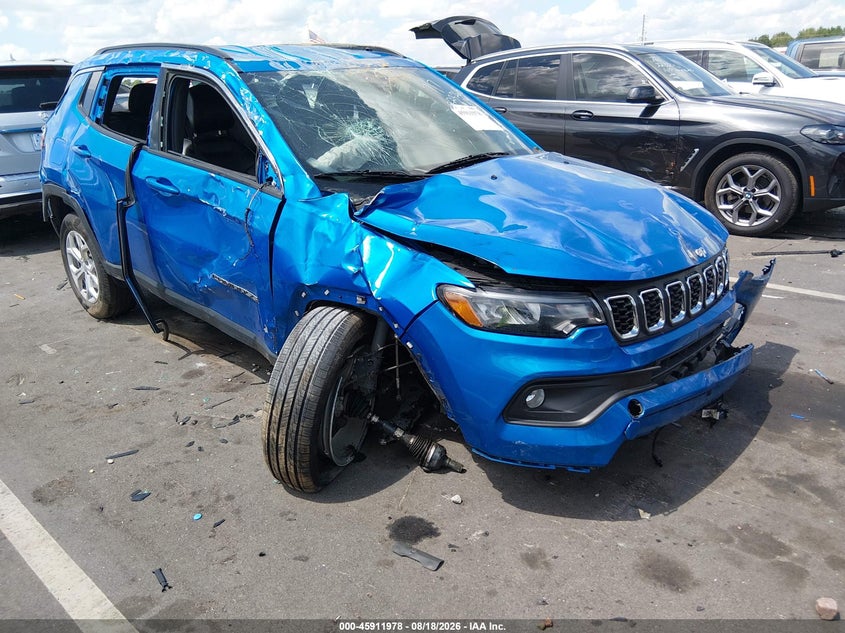 Photo of the 2024 JEEP COMPASS LATITUDE 4X4