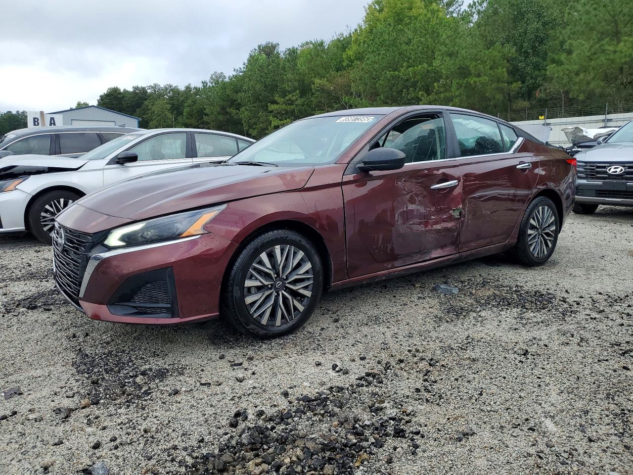 Photo of the 2024 NISSAN ALTIMA SV