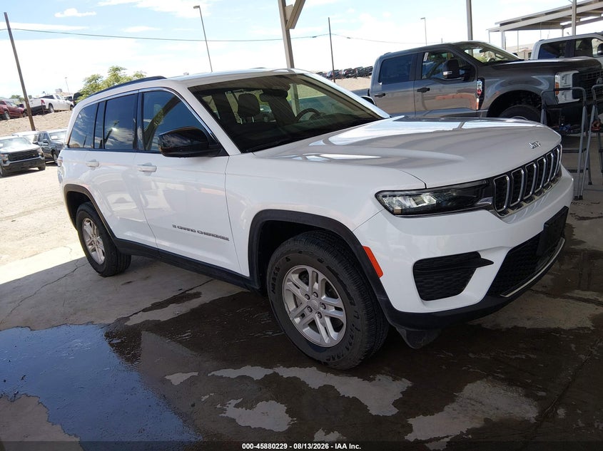 Photo of the 2024 JEEP GRAND CHEROKEE LAREDO 4X4
