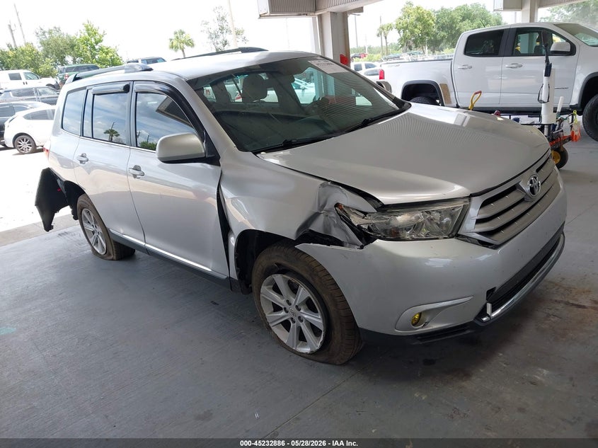 Photo of the 2013 TOYOTA HIGHLANDER