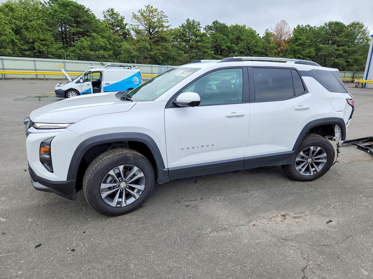 Photo of the 2025 CHEVROLET EQUINOX LT