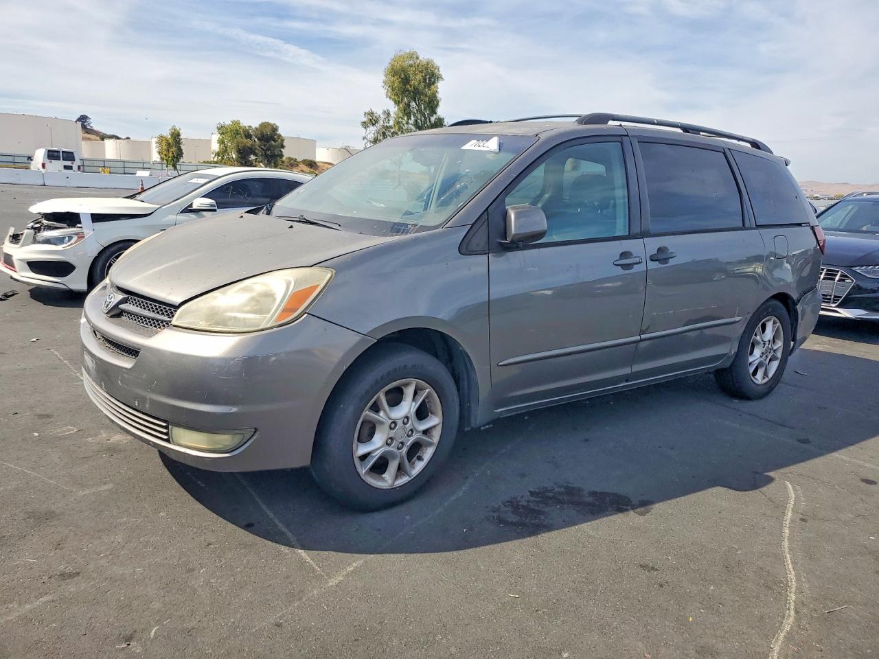 Photo of the 2005 TOYOTA SIENNA XLE 7 PASSENGER