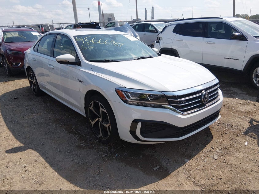 Photo of the 2021 VOLKSWAGEN PASSAT 2.0T R-LINE