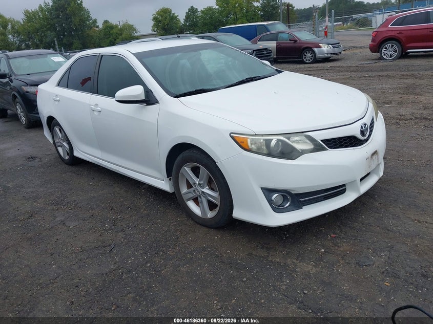 Photo of the 2012 TOYOTA CAMRY SE