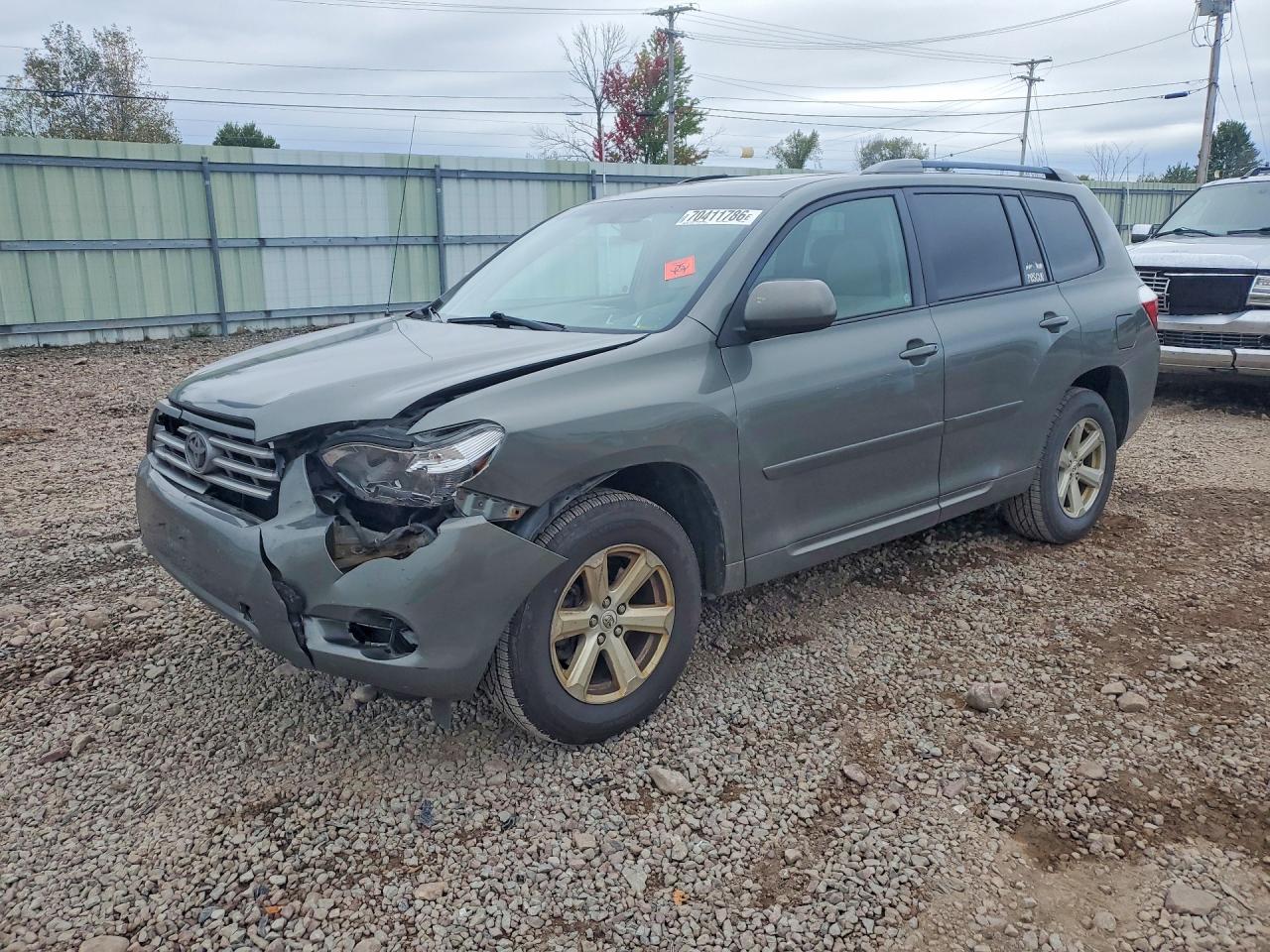 Photo of the 2010 TOYOTA HIGHLANDER BASE