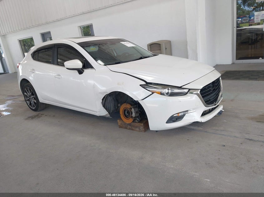 Photo of the 2018 MAZDA MAZDA3 GRAND TOURING