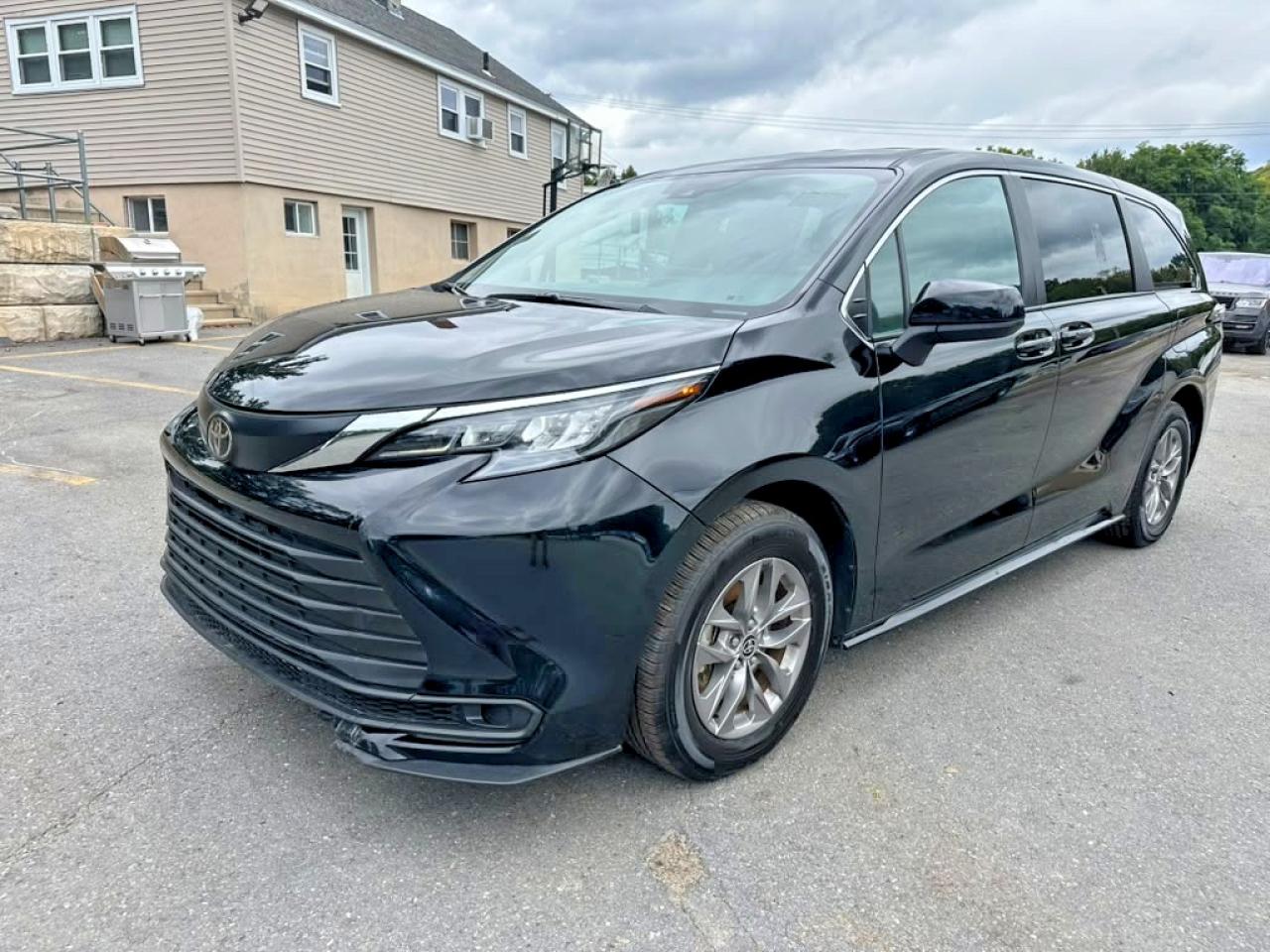 Photo of the 2026 TOYOTA SIENNA LE