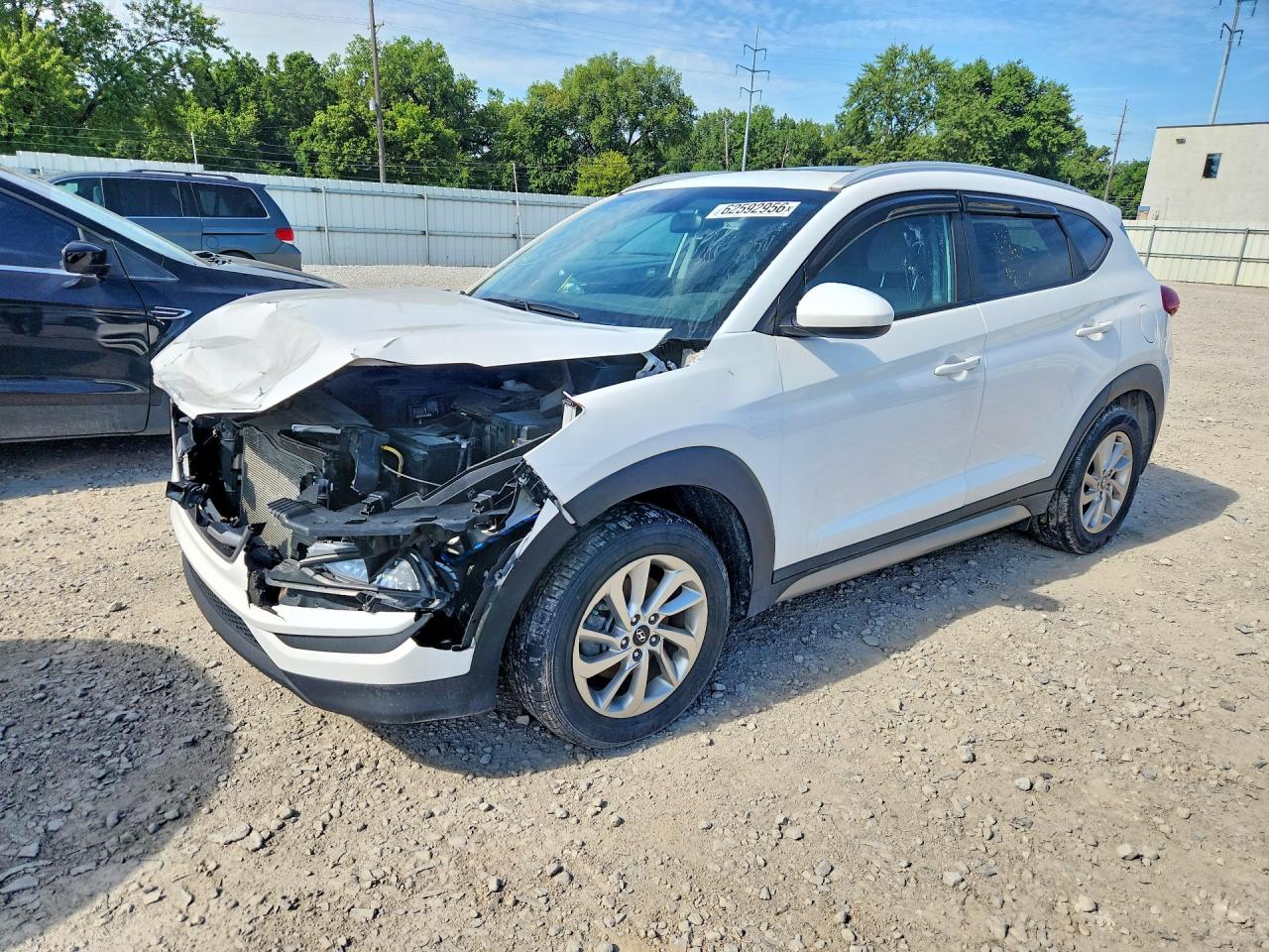 Photo of the 2017 HYUNDAI TUCSON SE