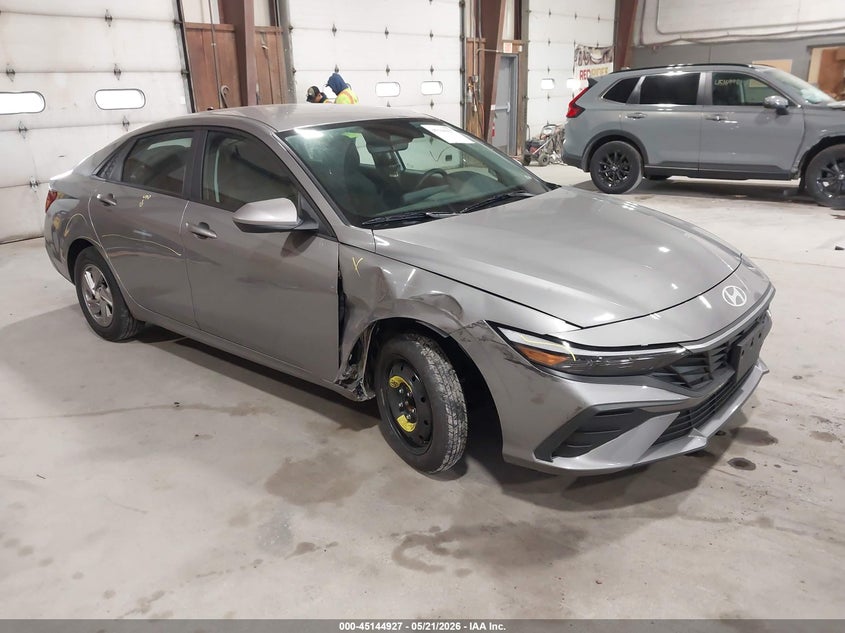 Photo of the 2024 HYUNDAI ELANTRA SE