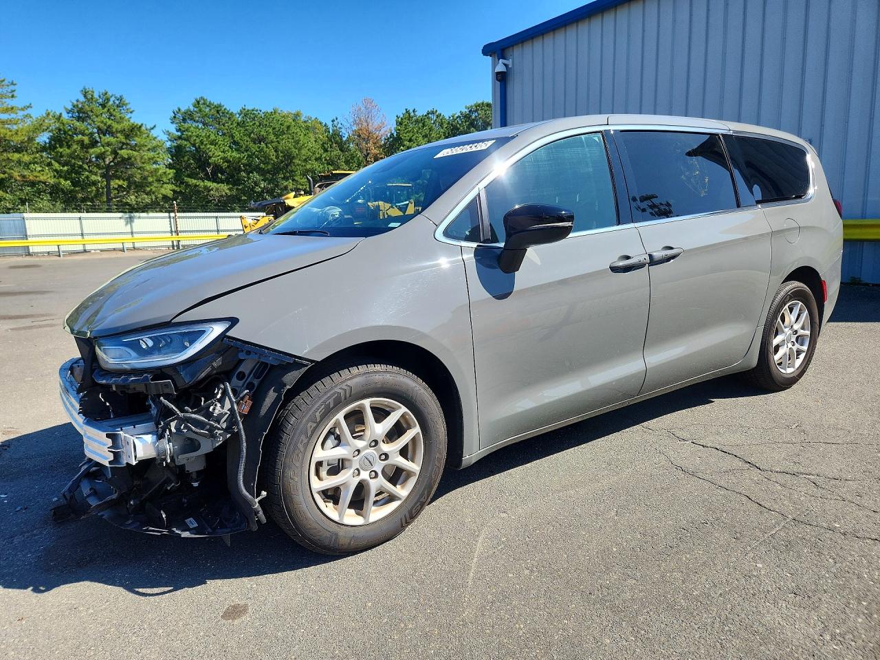 Photo of the 2025 CHRYSLER PACIFICA SELECT