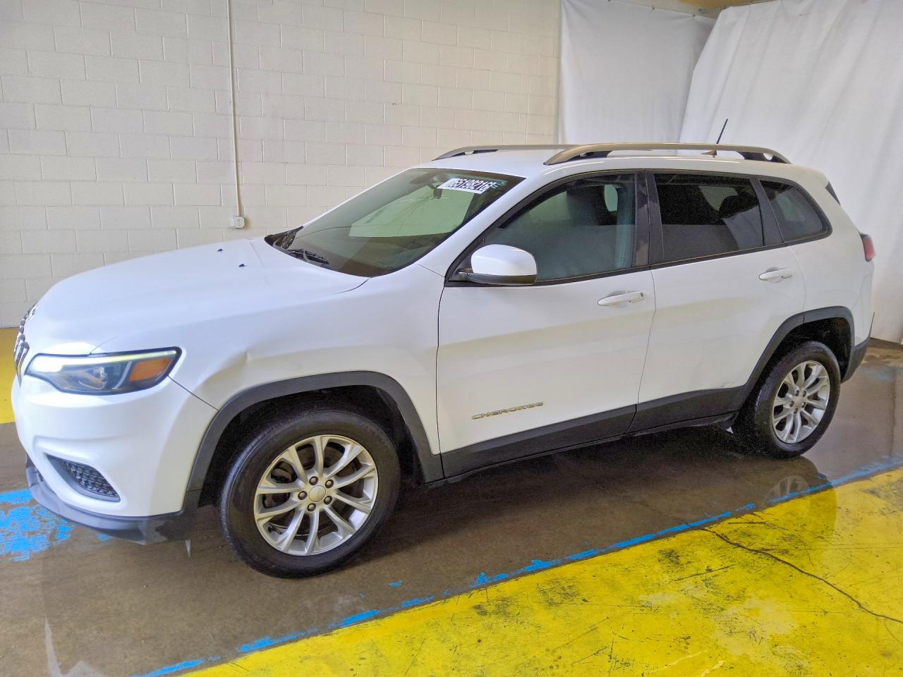Photo of the 2020 JEEP CHEROKEE LATITUDE