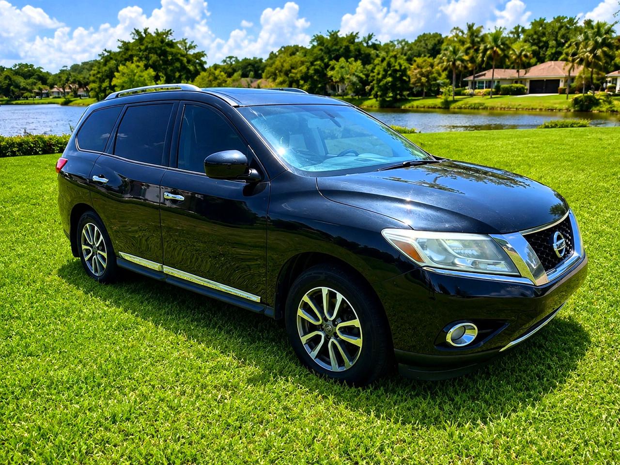 Photo of the 2014 NISSAN PATHFINDER SL
