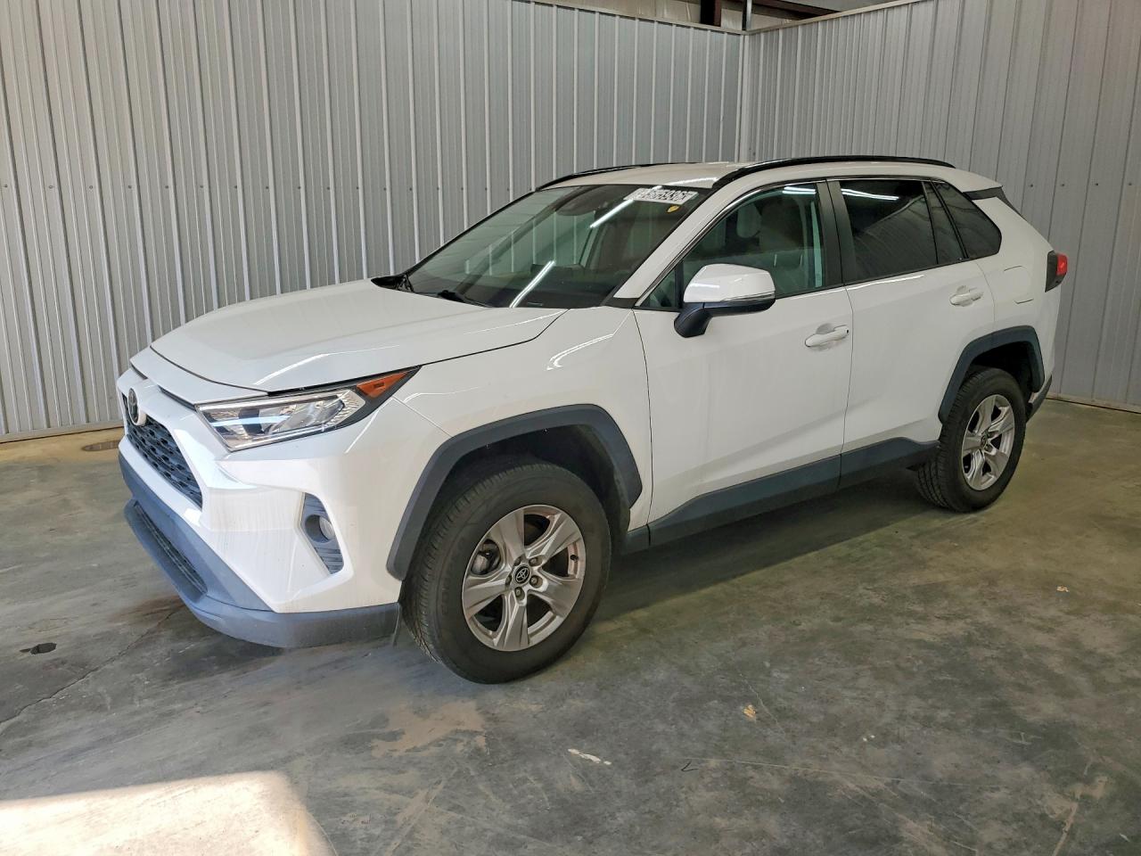 Photo of the 2021 TOYOTA RAV4 XLE