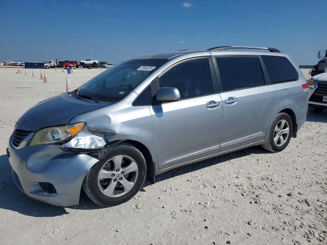 Photo of the 2011 TOYOTA SIENNA LE