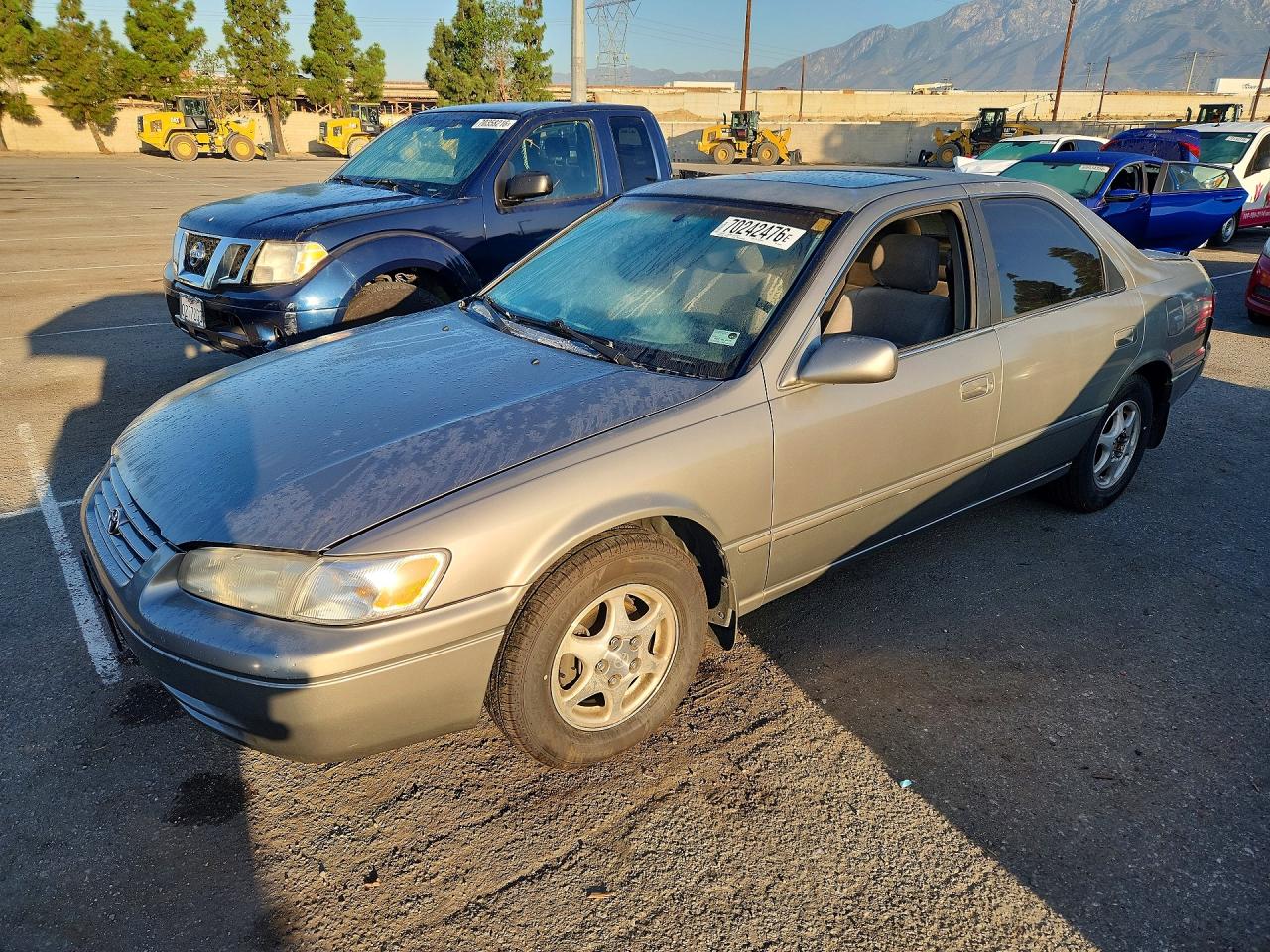 Photo of the 1999 TOYOTA CAMRY LE