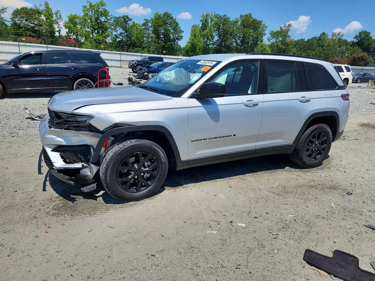 Photo of the 2024 JEEP GRAND CHEROKEE LAREDO
