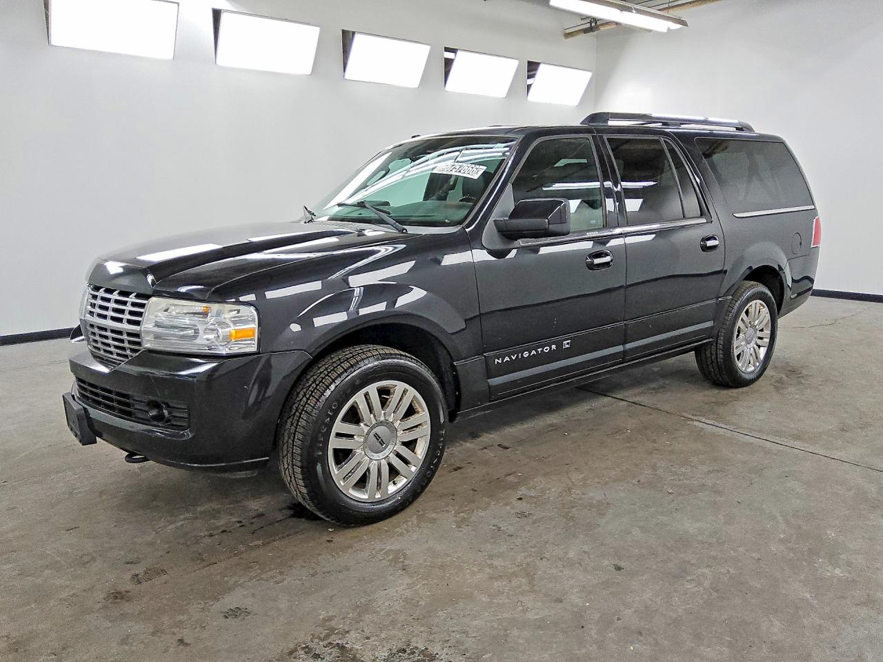 Photo of the 2013 LINCOLN NAVIGATOR L