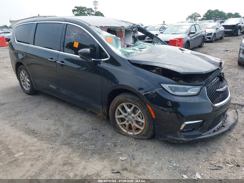 Photo of the 2023 CHRYSLER PACIFICA TOURING L
