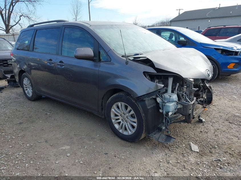 Photo of the 2014 TOYOTA SIENNA XLE V6 8 PASSENGER