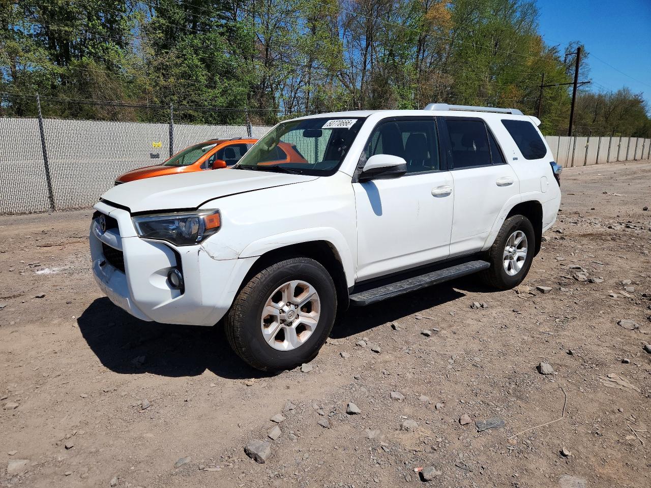 Photo of the 2016 TOYOTA 4RUNNER SR5