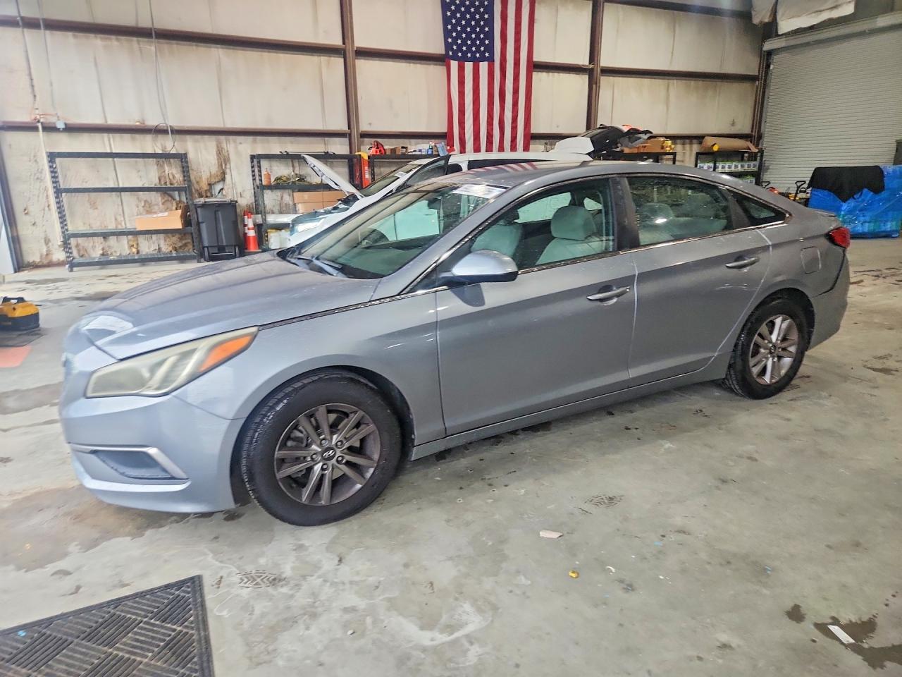 Photo of the 2017 HYUNDAI SONATA SE
