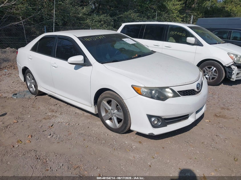 Photo of the 2014 TOYOTA CAMRY SE