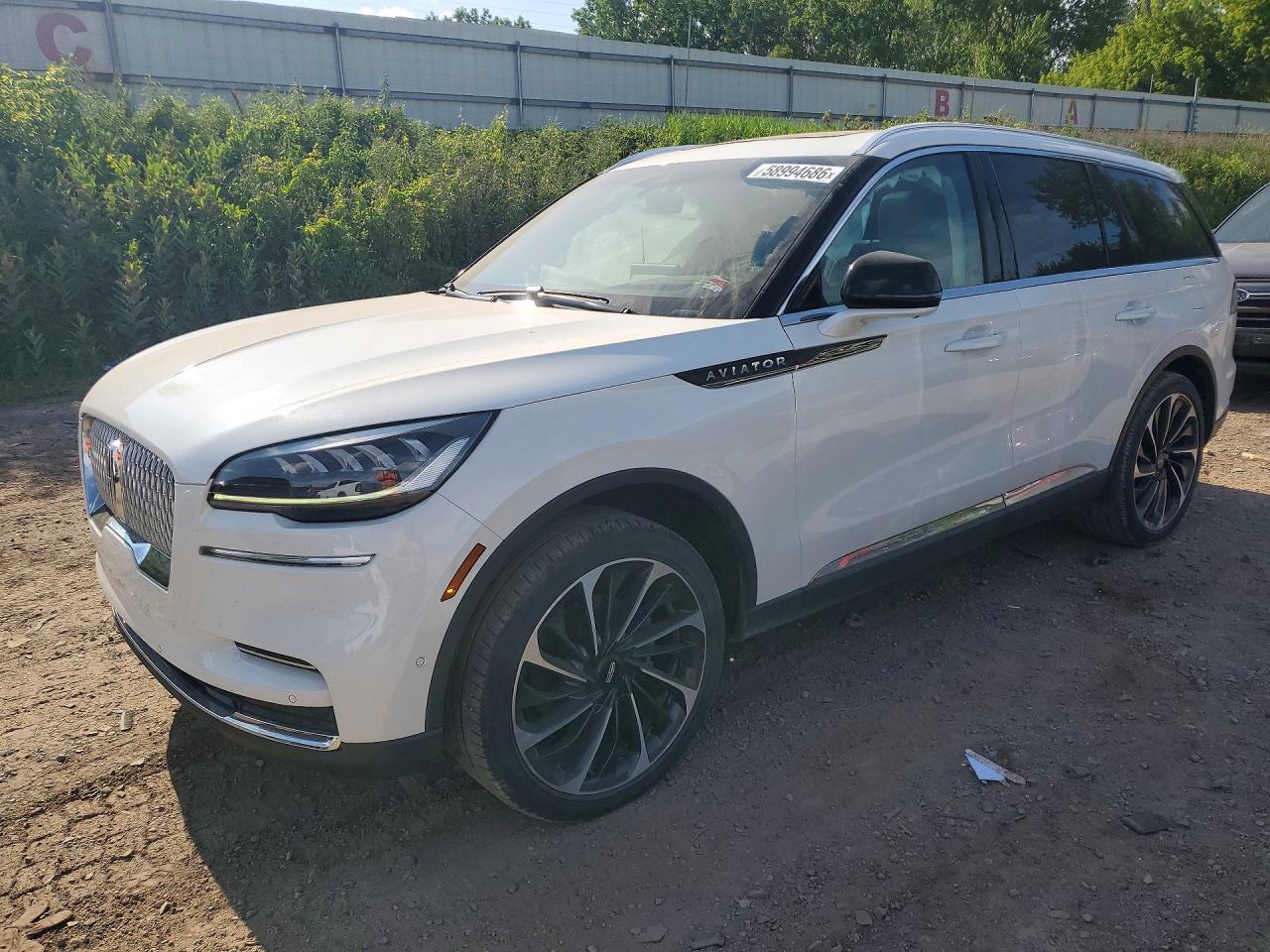 Photo of the 2023 LINCOLN AVIATOR RESERVE