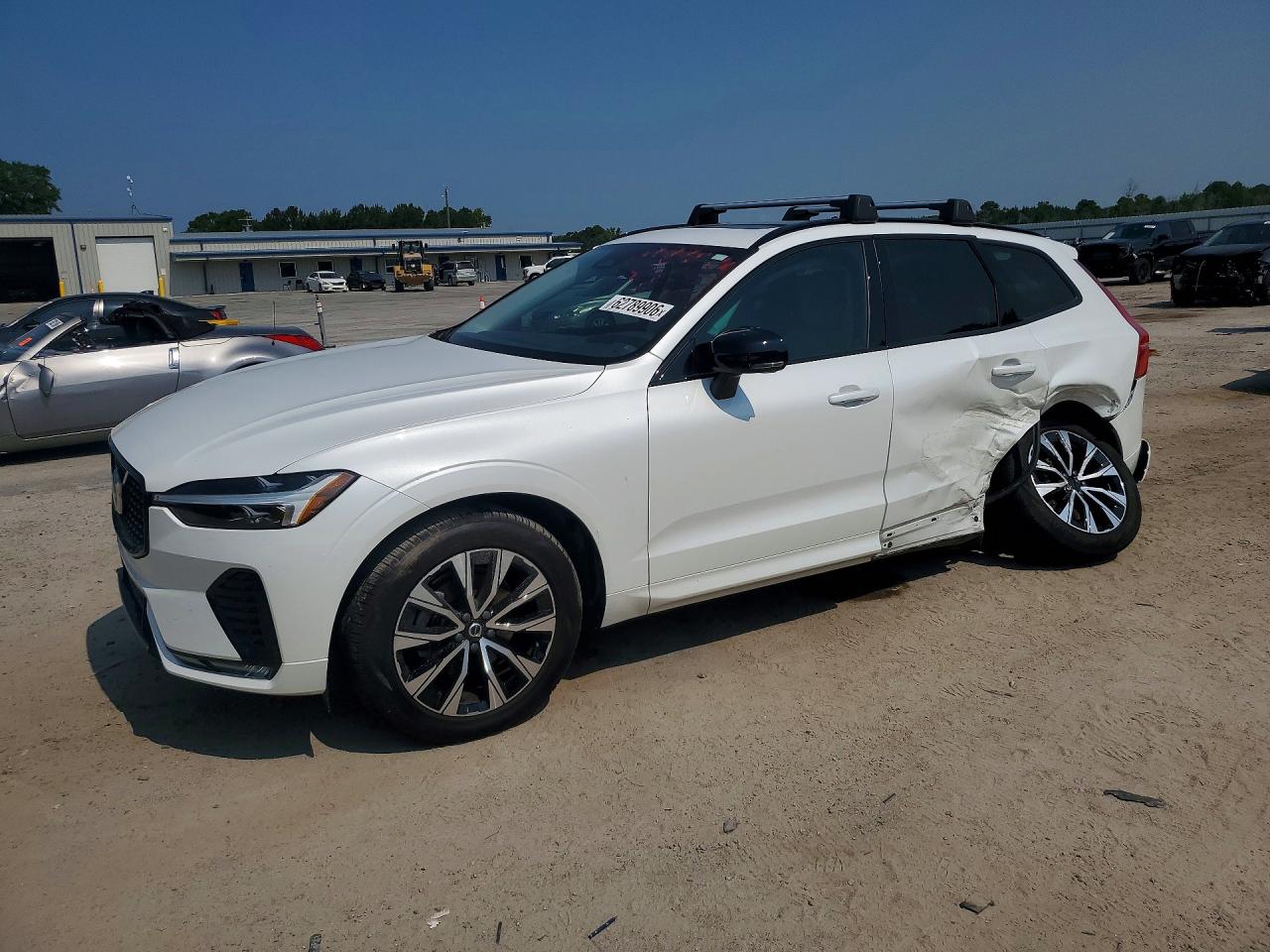 Photo of the 2025 VOLVO XC60 CORE