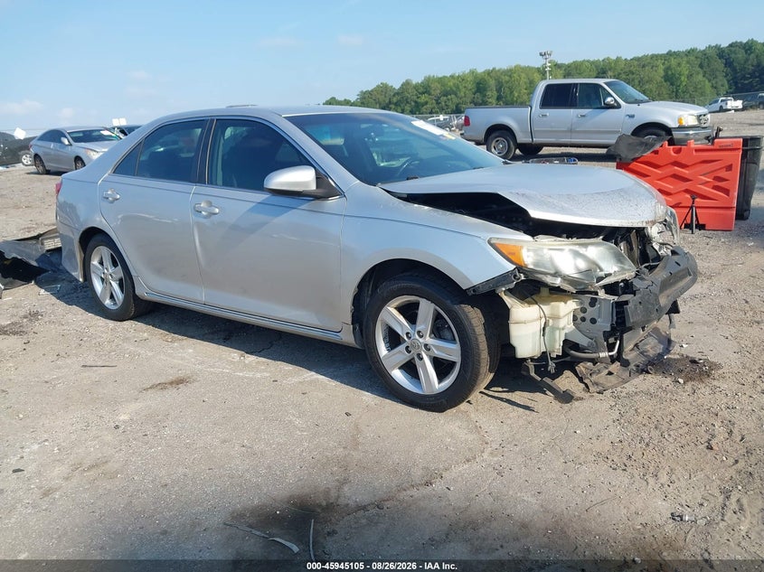 Photo of the 2014 TOYOTA CAMRY SE
