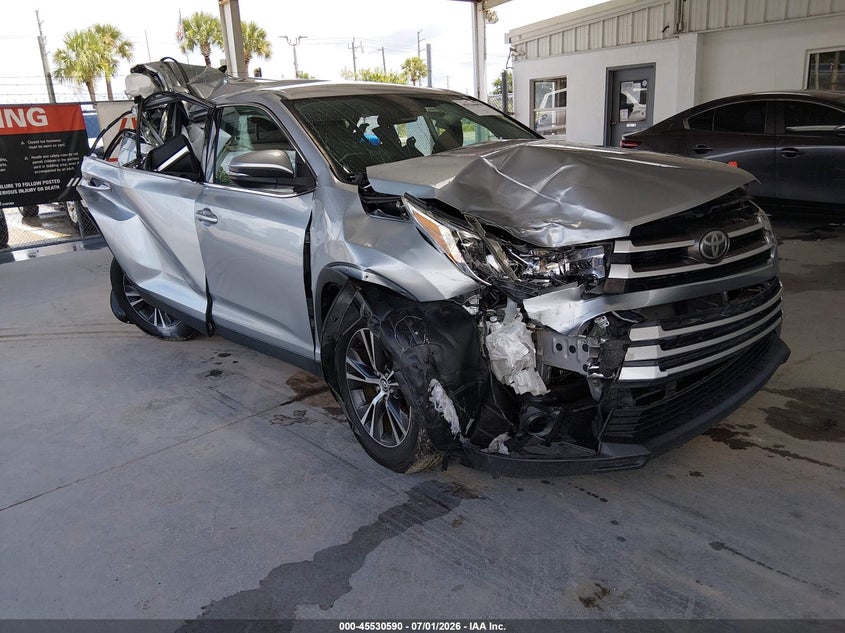Photo of the 2019 TOYOTA HIGHLANDER LE PLUS