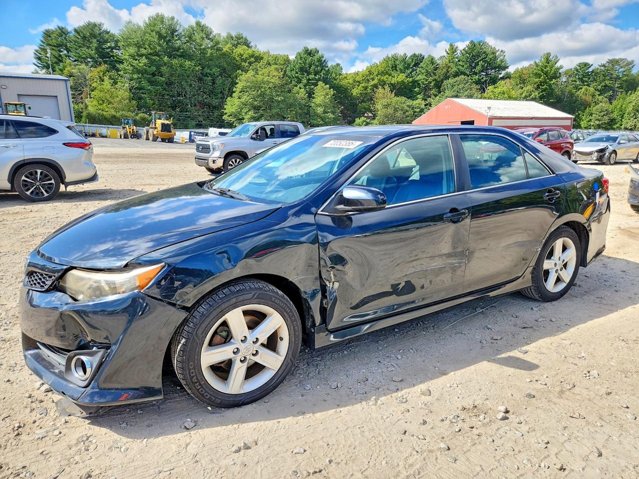 Photo of the 2014 TOYOTA CAMRY SE
