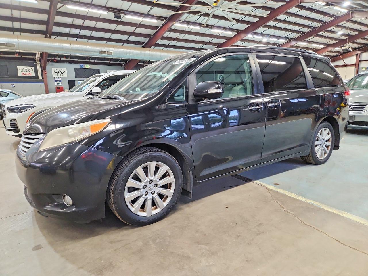 Photo of the 2013 TOYOTA SIENNA LIMITED 7-PASSENGER