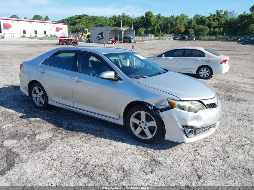 Photo of the 2014 TOYOTA CAMRY SE