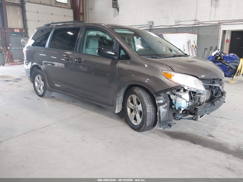 Photo of the 2020 TOYOTA SIENNA LE
