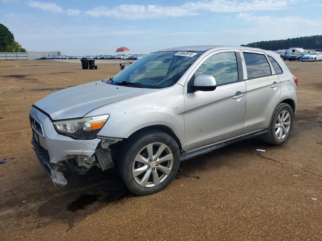 Photo of the 2015 MITSUBISHI OUTLANDER SPORT ES