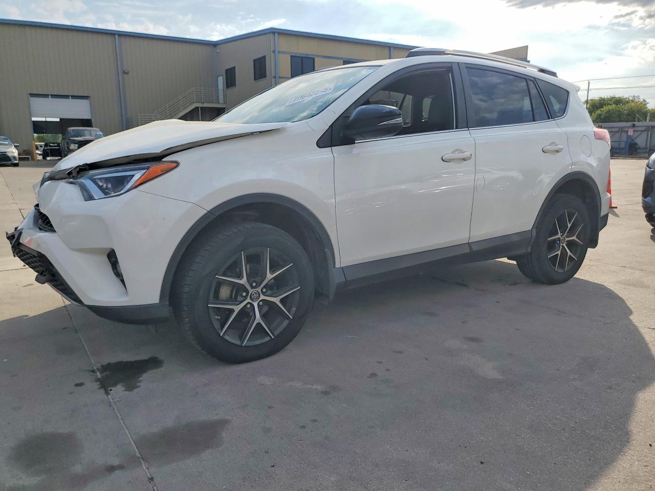 Photo of the 2017 TOYOTA RAV4 SE