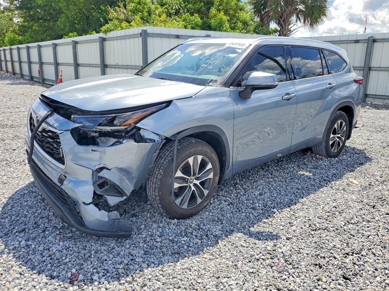 Photo of the 2021 TOYOTA HIGHLANDER XLE